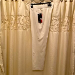 Woman’s Style &co. Winter White Slim Leg Slacks